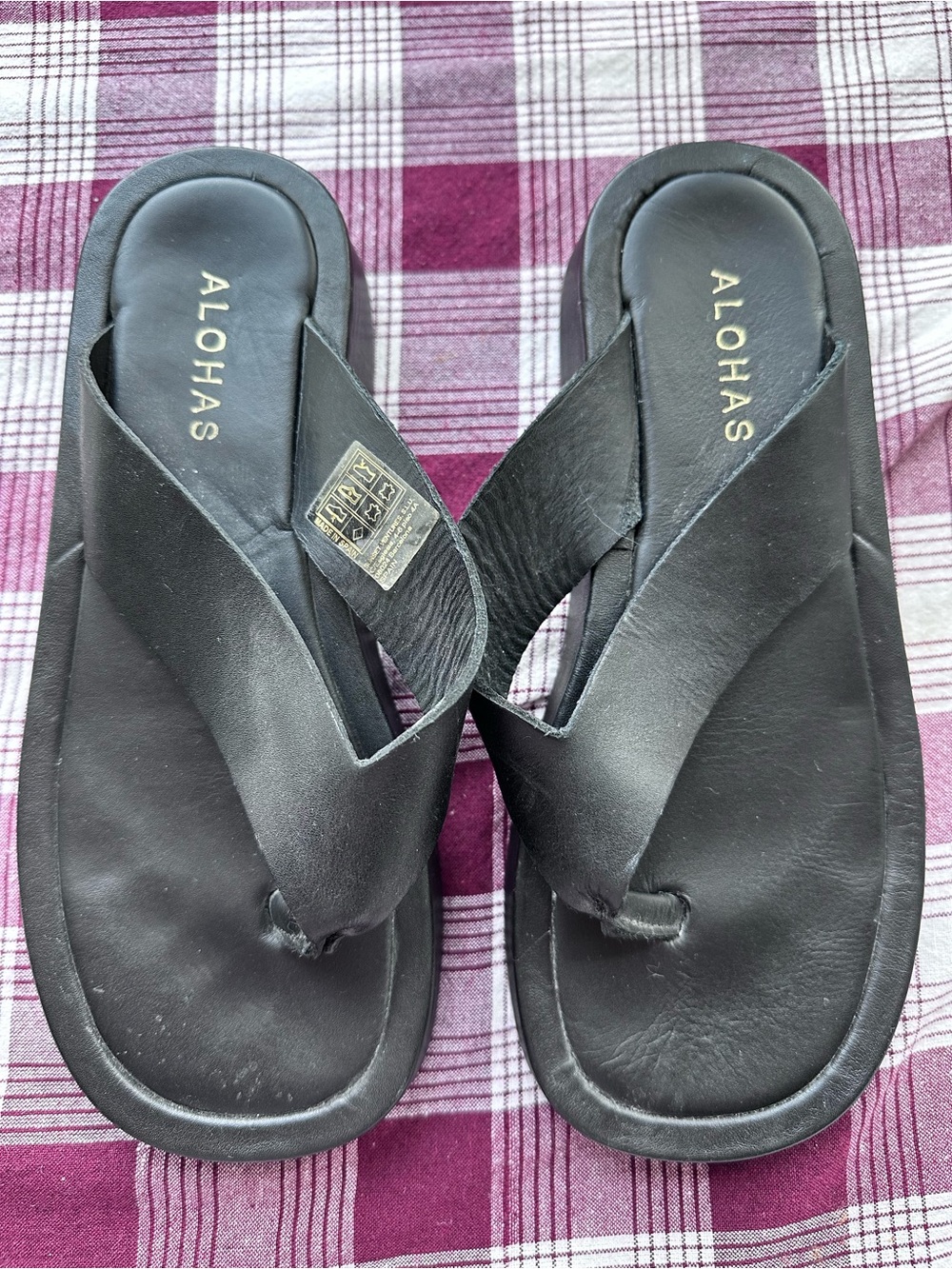 ALOHAS Black Leather Thongs Flip Flops (slight platform to make you taller) GUC